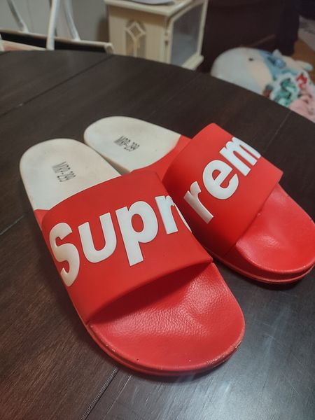 Fake supreme flip flops discount
